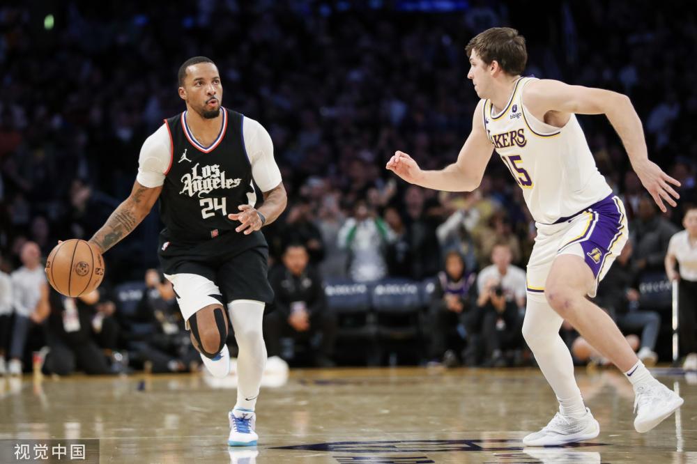 使对方中卫 使对方中卫