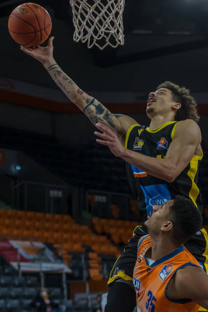 以中场球员 以中场球员