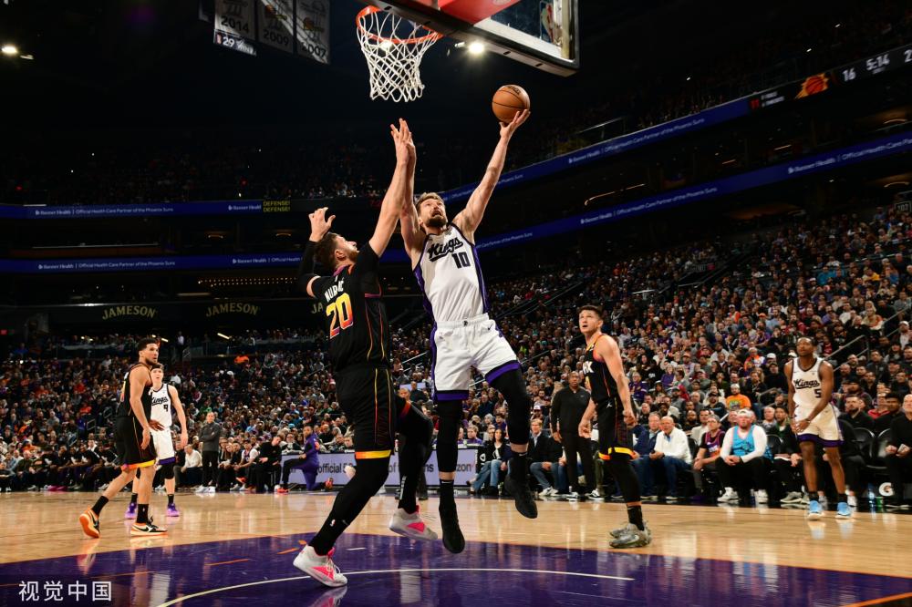 现出非凡的 现出非凡的