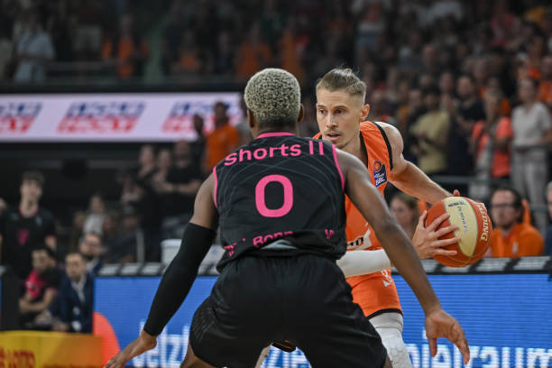 紧密跟踪这 紧密跟踪这